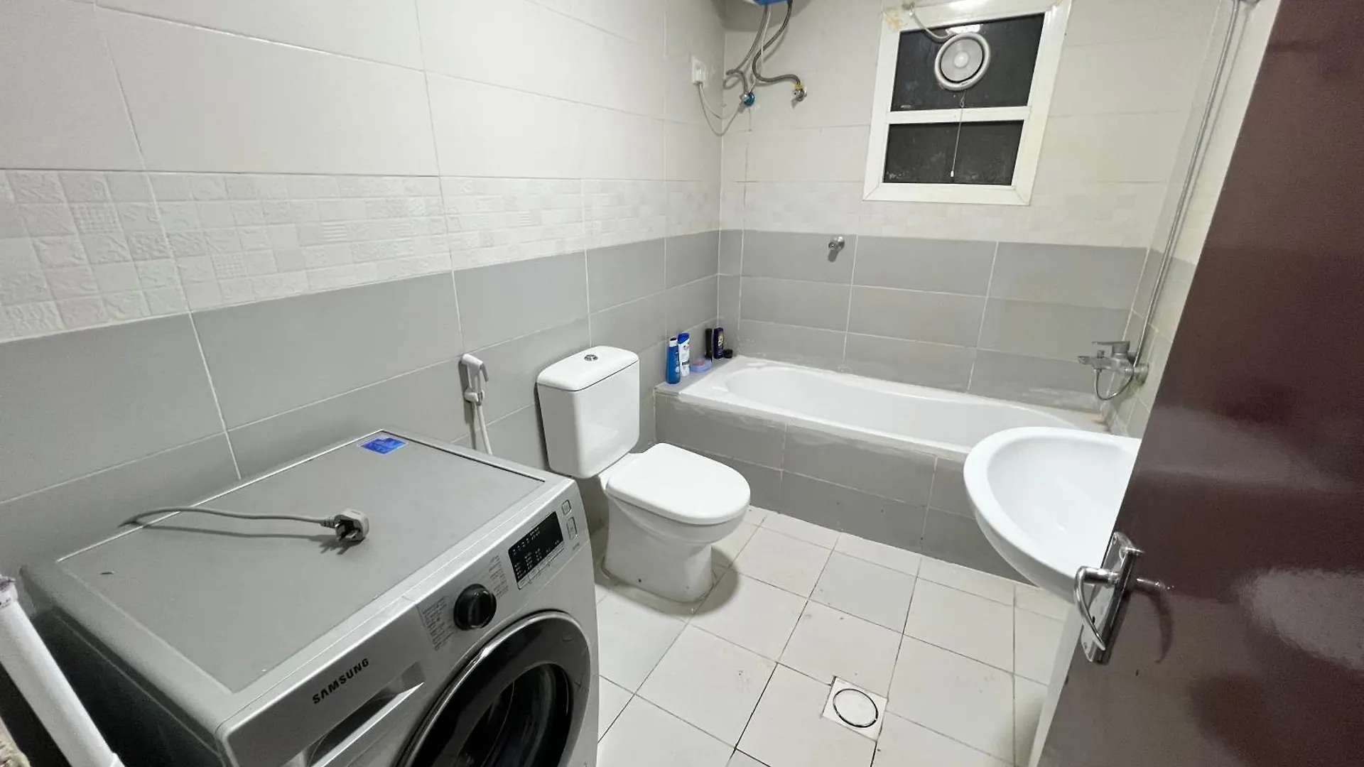 Homestay Sam Home Sharjah United Arab Emirates